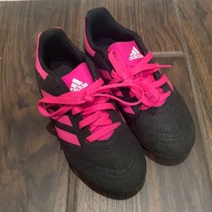 Like new pink and black toddler soccer cleats